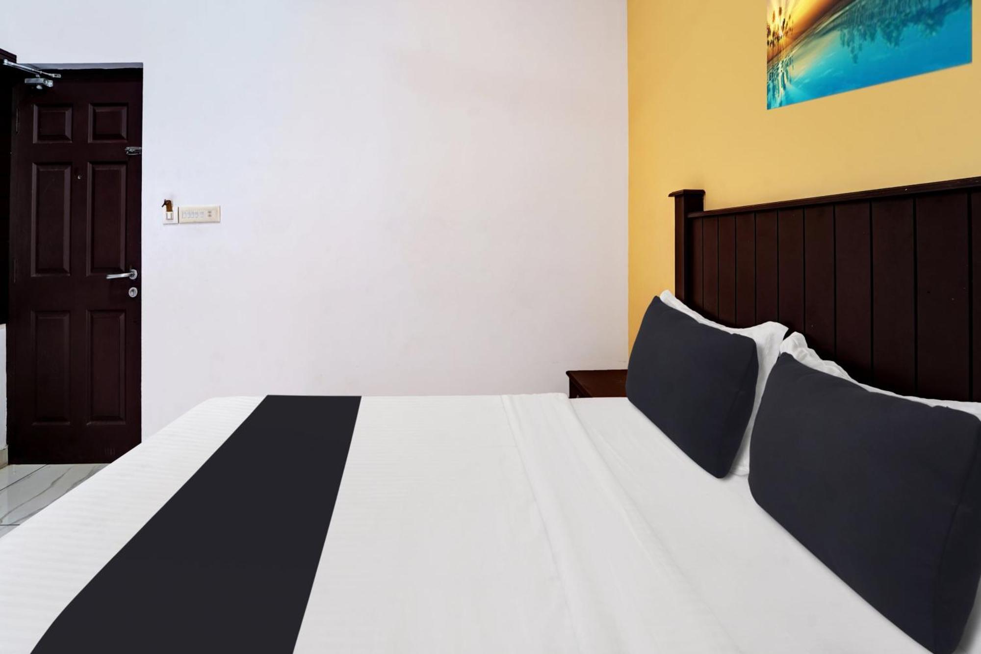Super Collection O Calvathy Road Near Fort Kochi Экстерьер фото