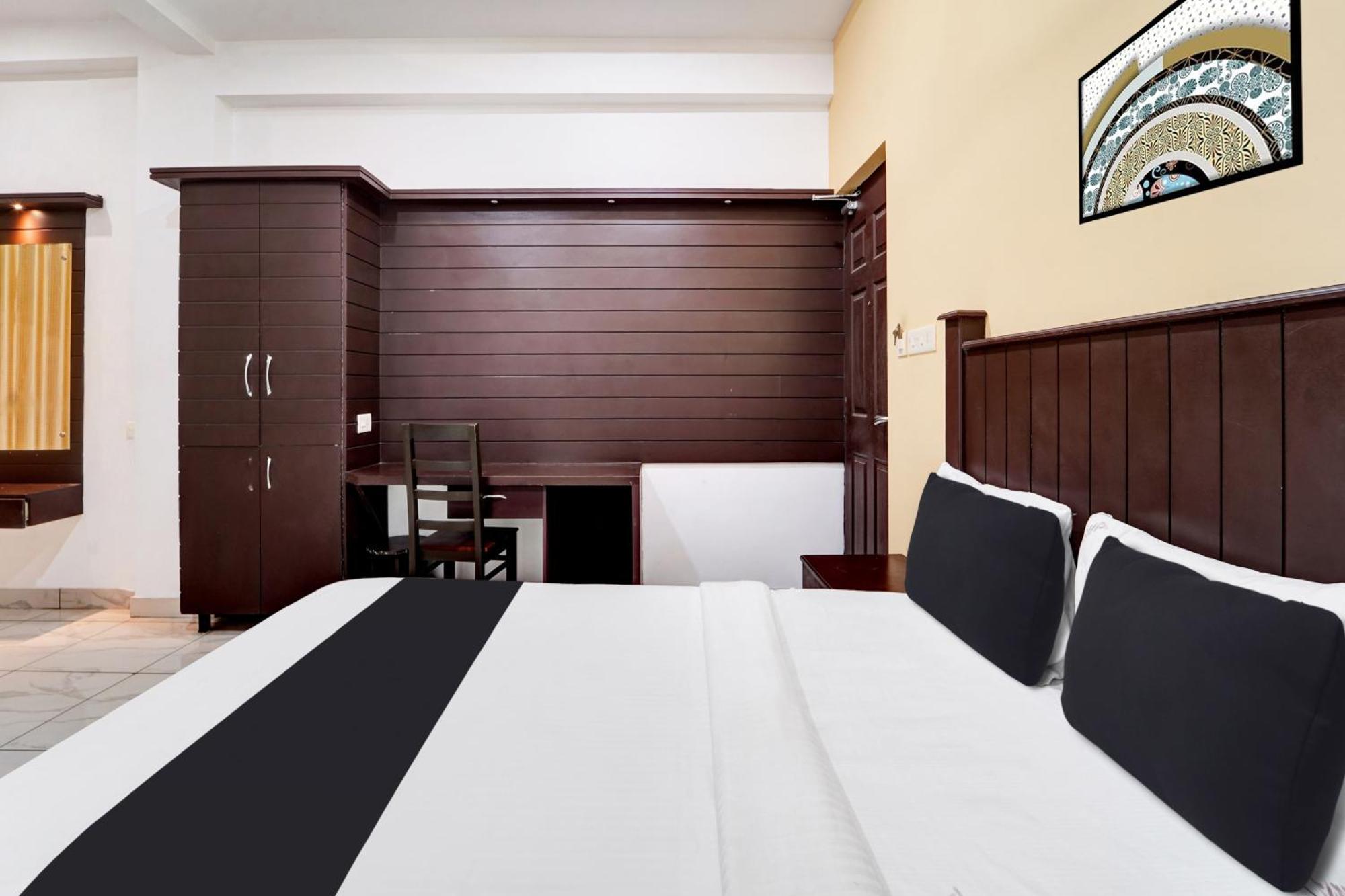 Super Collection O Calvathy Road Near Fort Kochi Экстерьер фото