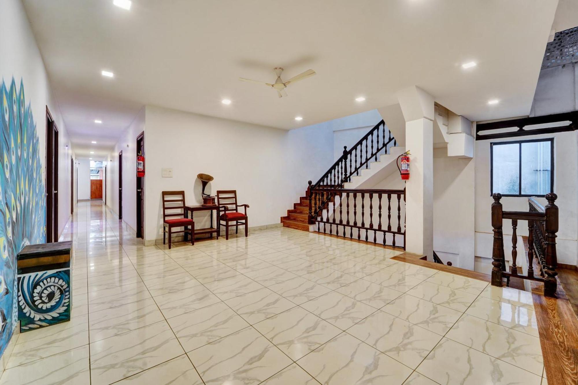 Super Collection O Calvathy Road Near Fort Kochi Экстерьер фото