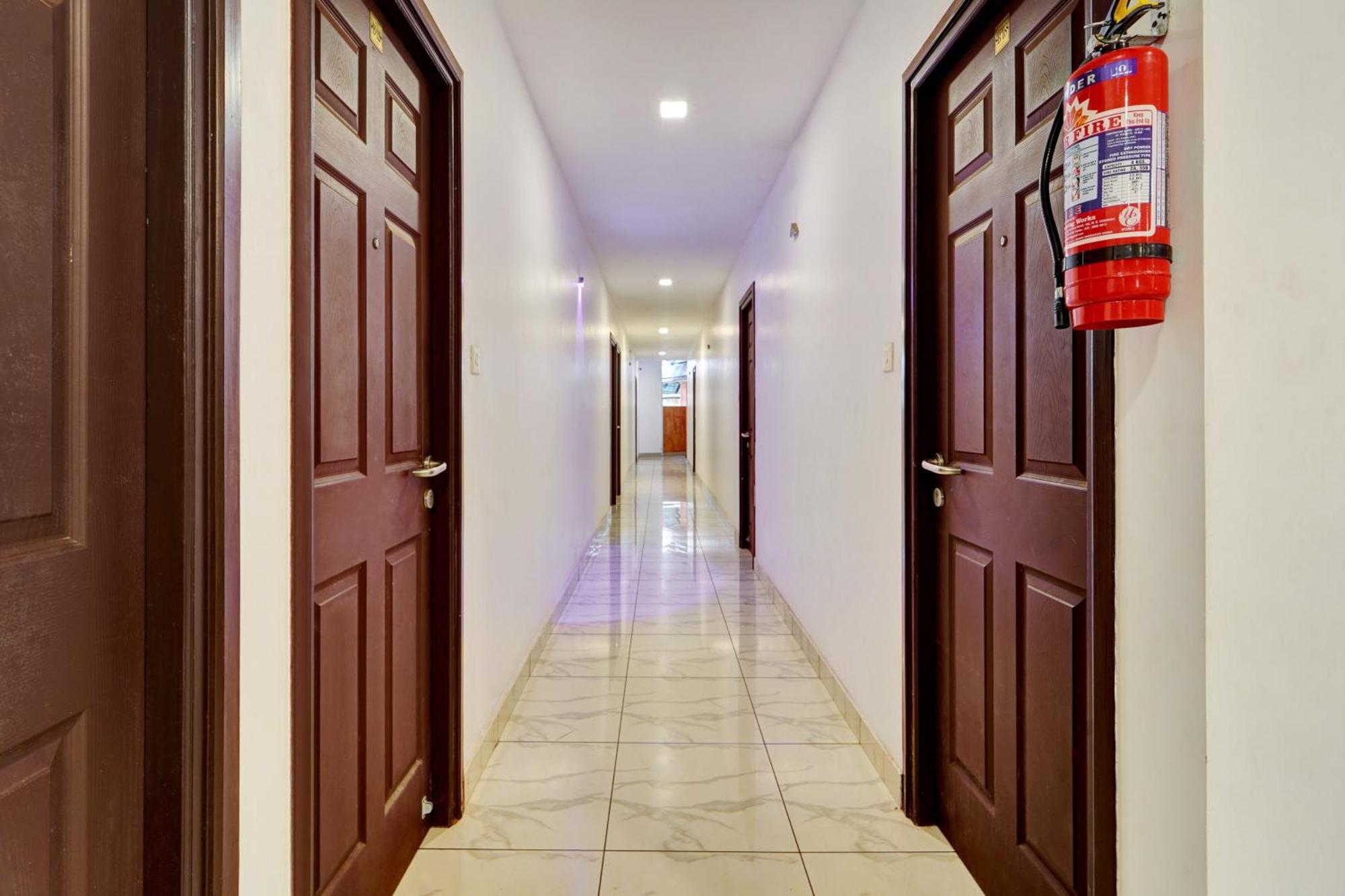 Super Collection O Calvathy Road Near Fort Kochi Экстерьер фото