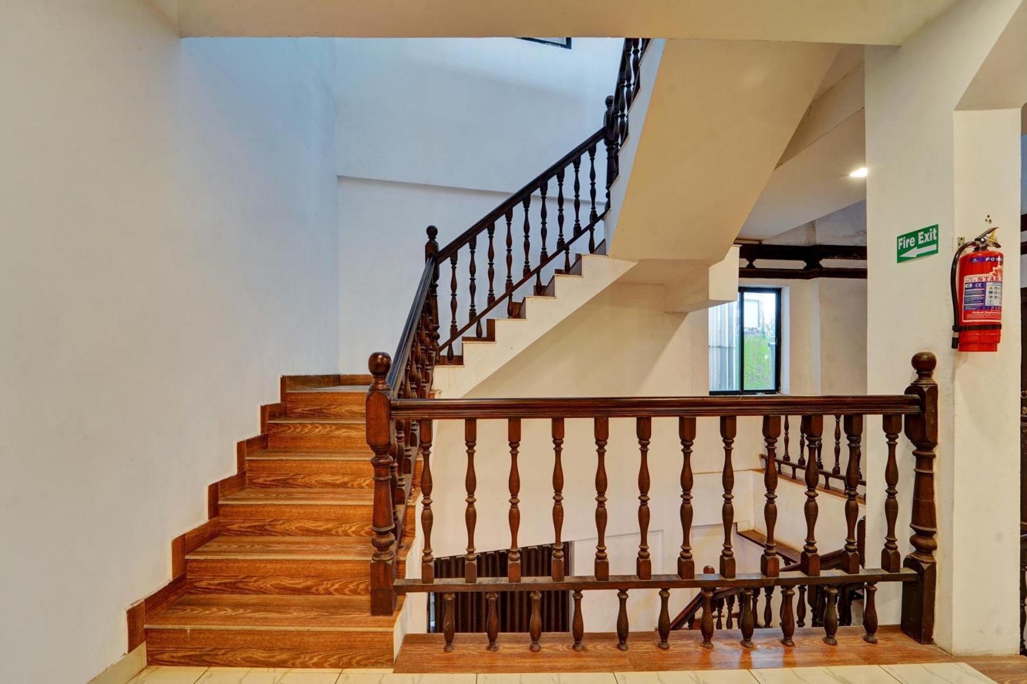 Super Collection O Calvathy Road Near Fort Kochi Экстерьер фото